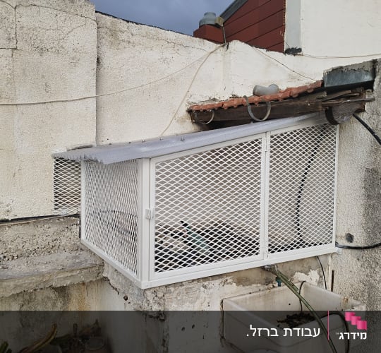 סגירת מתכת מותאמת אישית מברזל ורשת אקספנדד עם גגון